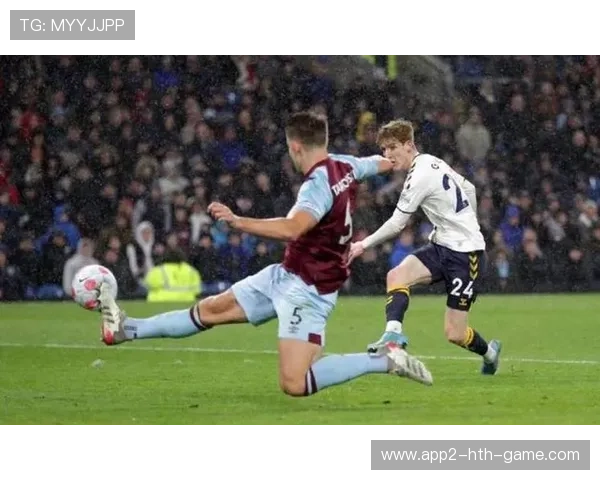 伯恩利大战切尔西：谁能掌控中场主动权？