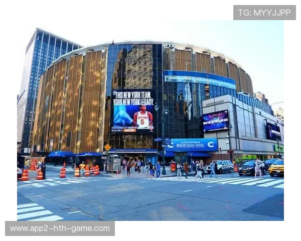 尼克斯主场氛围火爆，球迷激情推动球队士气，尼克斯队主场球馆