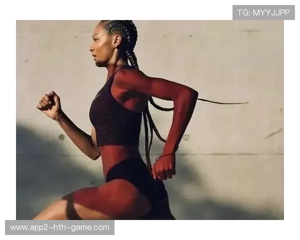 长跑邀请赛：肯尼亚运动员再破纪录，赛场热闹非凡！，肯尼亚长跑训练视频